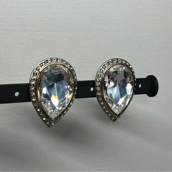 Vintage Les Bernard Signed Gold Tone Clear Rhinestone/Crystal Clip On Earrings - Picture 10 of 11